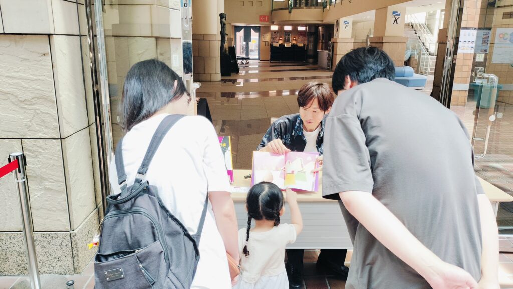 絵本の読み聞かせを超える親子体験!ライブ絵本ルーミーパーク